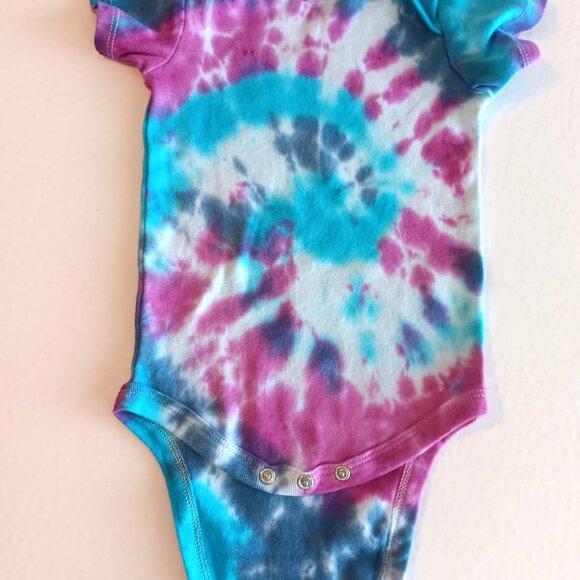 Tie Dye Baby Body Suit With 3 Snap Crotch Blue Pink Purple Swirls Size 12-18 MOS - Picture 14 of 16
